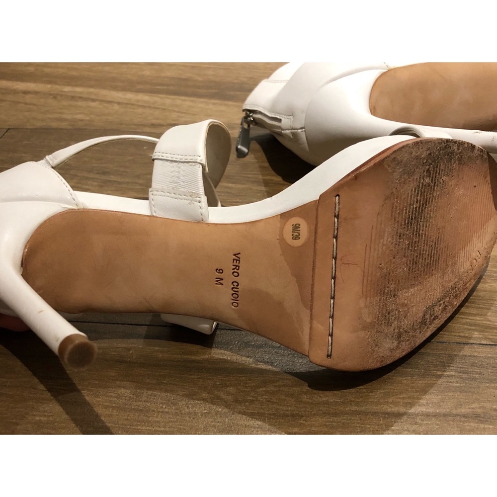 BCBGMAXAZRIA Elyse Criss Cross Heels - Size 9 - Picture 5 of 8